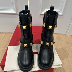 Valentino Garavani Roman Stud Combat Boots (black)